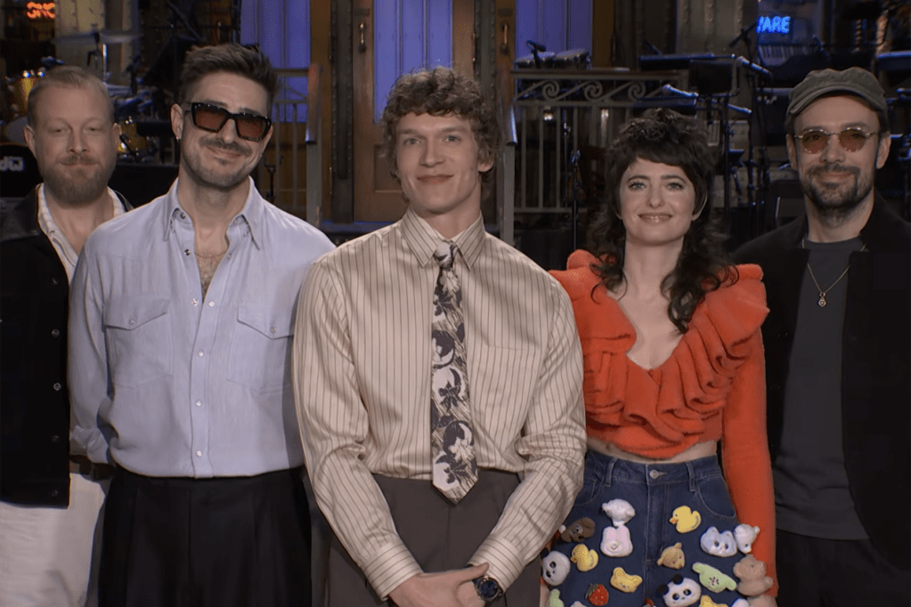 Heated Rivalry Stars Storrie & Williams' SNL Reunion: Mumford & Sons Performance